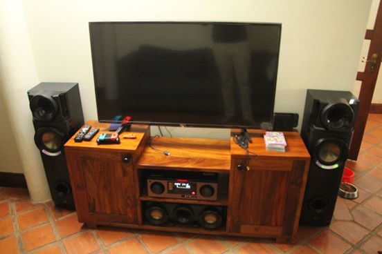 Compact TV Stand 1,400,000