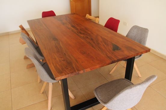 Fort Dining Table 1,800,000