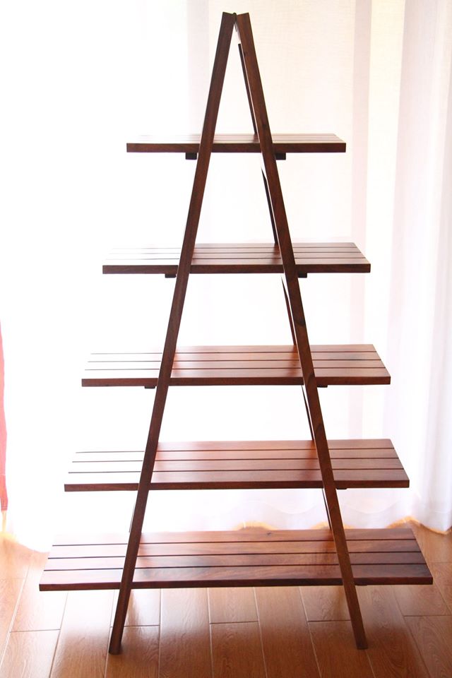 Pyramid Shelf 880,000