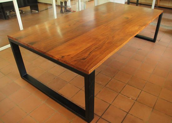 Signature Conference Table 1,680,000 240by140cm